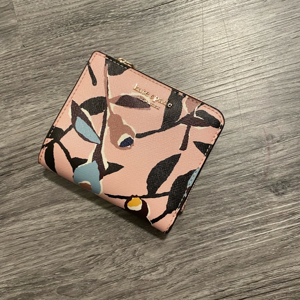 Kate Spade wallet never used